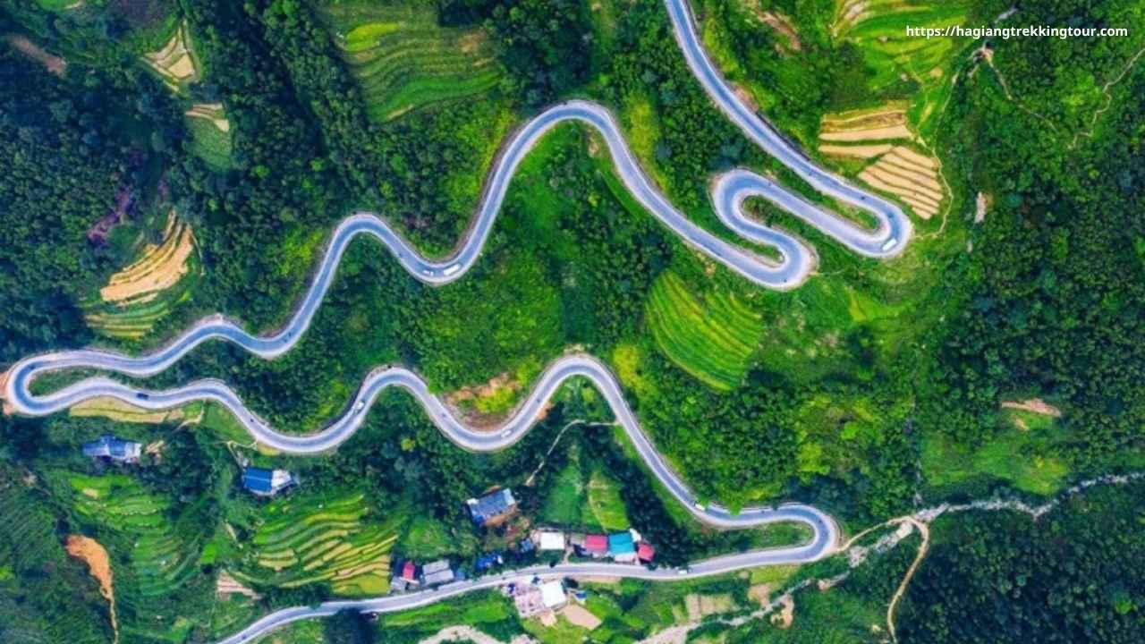 Mã Pí Lèng Pass viewpoint Ha Giang Loop — 1600m drop to Nho Que River below