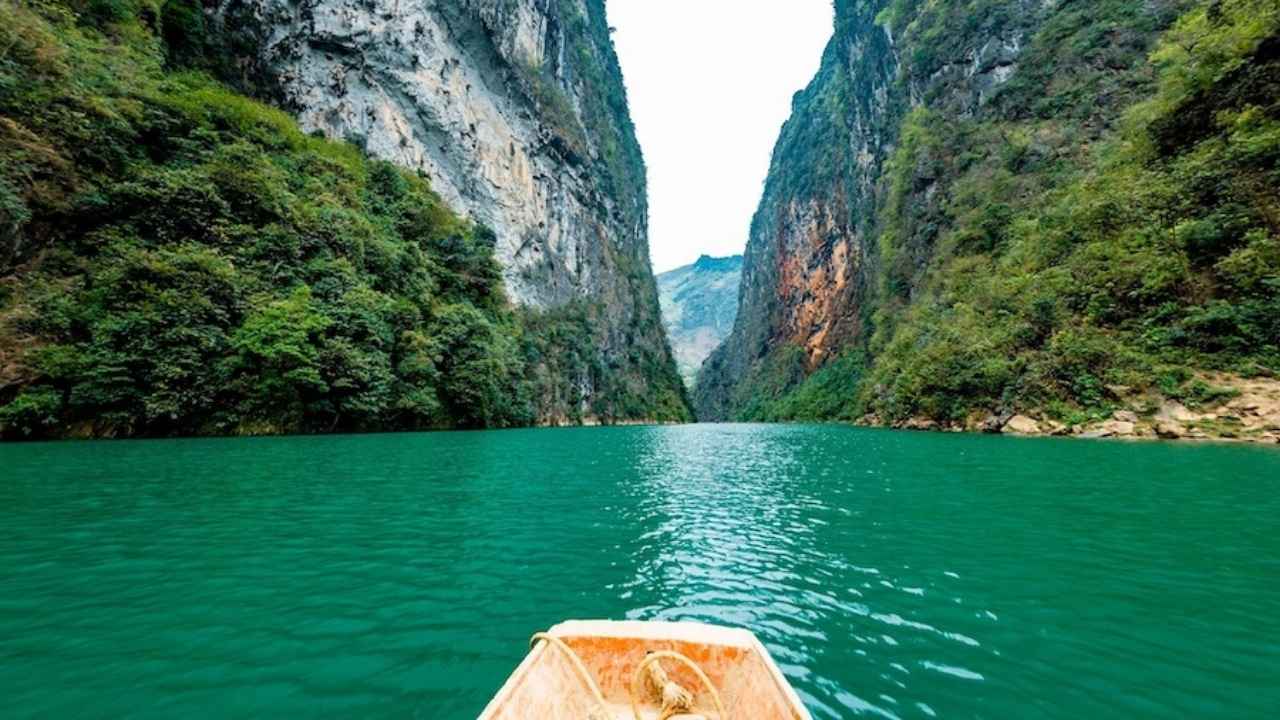 Ma Pi Leng Pass canyon Nho Que River Ha Giang Dong Van